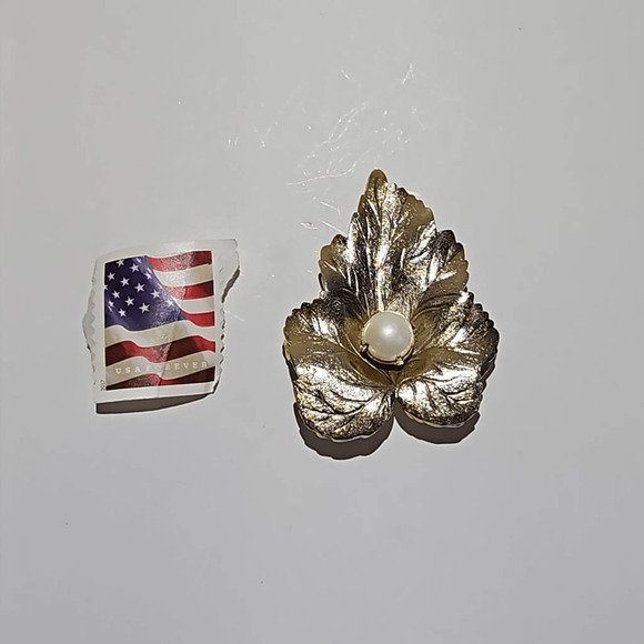 Vintage Sarah Coventry Gold Lead Brooch with Pearl - Picture 5 of 6